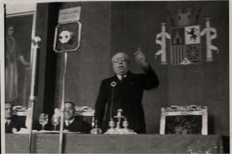 Discurso en la Universidad Valencia2. Azaña pronuncia un mitin en el Paraninfo de la Universidad de Valencia el 18 de julio de 1937.